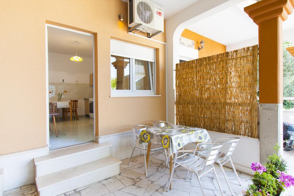 Apartment Mikulic Duće Eksteriør bilde